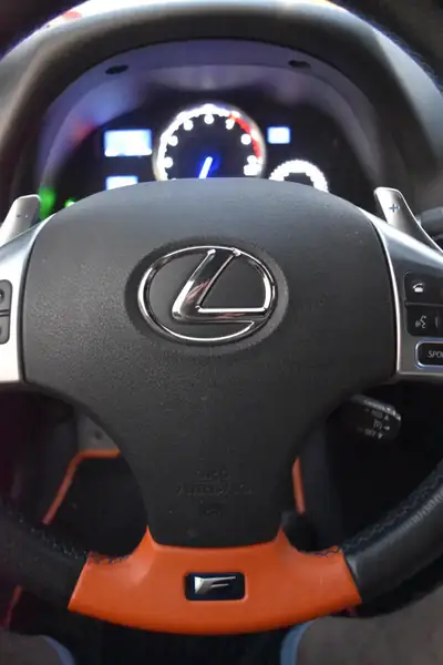 Lexus IS 423 ch — Berline sport V8, édition Narukami exclusive avec 79'000 km — Detail