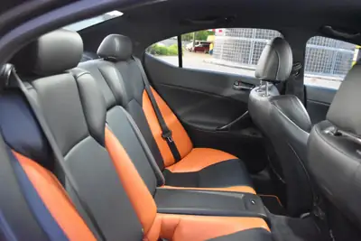 Lexus IS 423 ch — Berline sport V8, édition Narukami exclusive avec 79'000 km — Miniatur 8