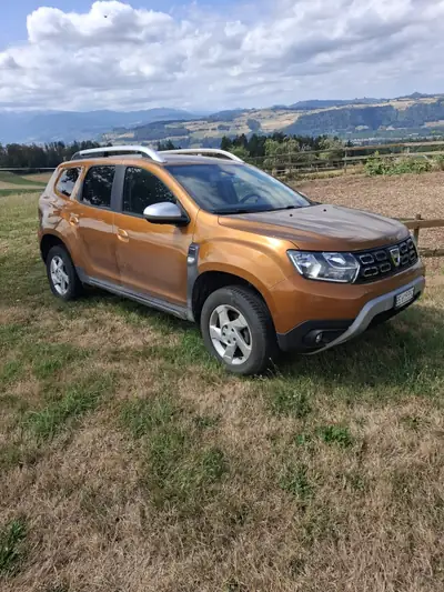 Dacia Duster 2018 — SUV robuste 4×4 diesel avec attelage et navigation — Außenansicht