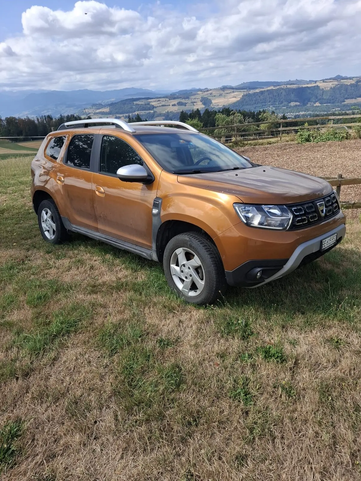 Dacia Duster 2018 — SUV robuste 4×4 diesel avec attelage et navigation — Außenansicht