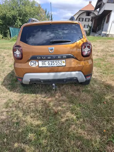 Dacia Duster 2018 — SUV robuste 4×4 diesel avec attelage et navigation — Heckansicht