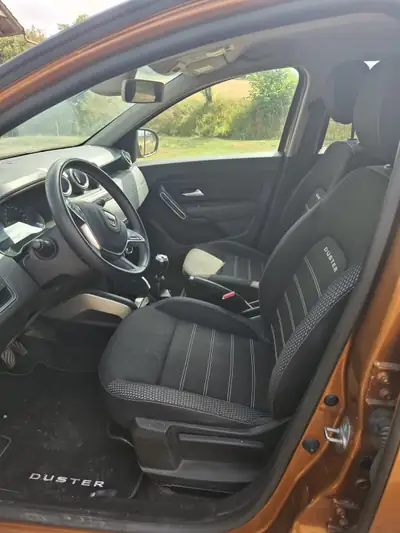 Dacia Duster 2018 — SUV robuste 4×4 diesel avec attelage et navigation — Innenraum