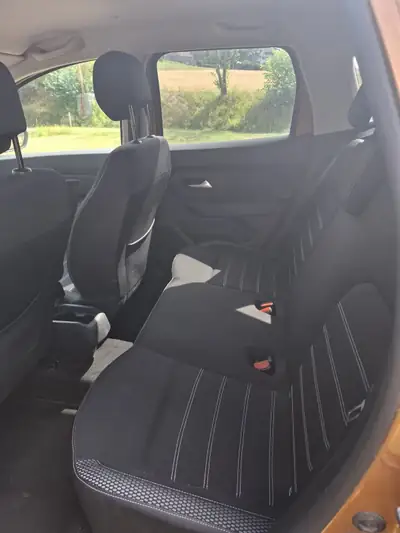 Dacia Duster 2018 — SUV robuste 4×4 diesel avec attelage et navigation — Miniatur 7