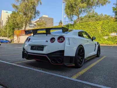 Nissan GT-R 2017 — Supercar 720 PS avec équipement carbone MY20 — Innenraum