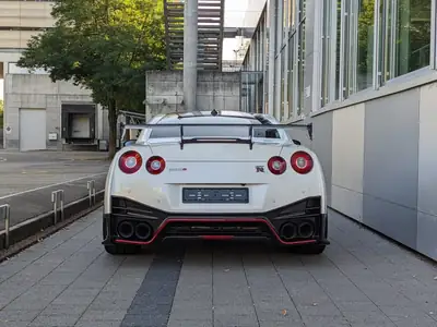 Nissan GT-R 2017 — Supercar 720 PS avec équipement carbone MY20 — Detail