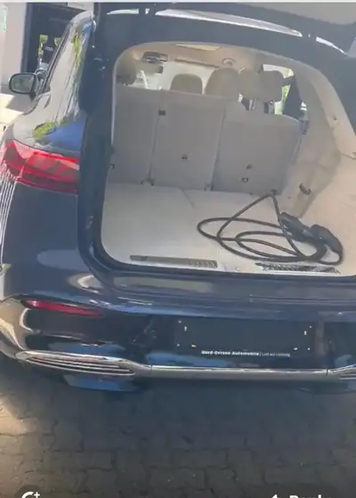 Mercedes-Benz EQS SUV 544 ch — Prestige électrique 7 places, 42'000 km — Heckansicht