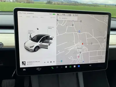 Tesla Model Y — Berline électrique performante, 55 000 km seulement — Miniature 8