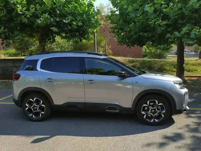 Citroën C5 Aircross Hybrid 181 ch — SUV confortable, entretien garanti jusqu'en 2028 — côté