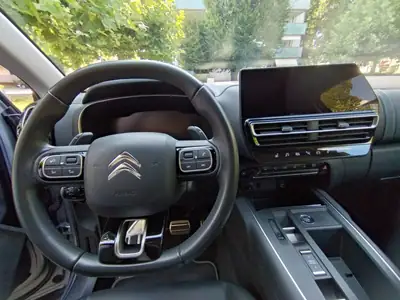 Citroën C5 Aircross Hybrid 181 ch — SUV confortable, entretien garanti jusqu'en 2028 — détail