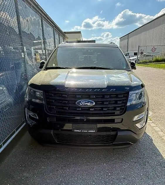Ford Explorer 2017 — SUV 7 places robuste, 370 ch, entretien complet