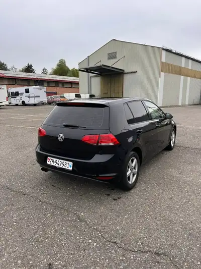 VW Golf 122 ch — Berline automatique fiable, 134'000 km, entretien facile — Heckansicht