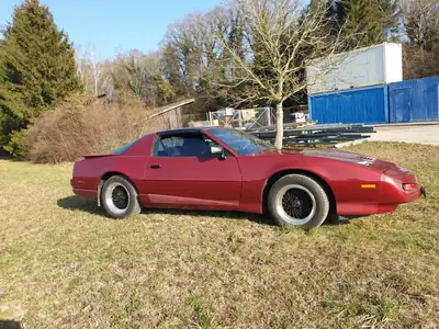 Pontiac Firebird SS 1992 — Coupé sportif américain, motorisation V8 puissante — interni