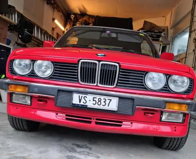 BMW 325 Cabriolet 1987 — Classique anglais au cœur bavarois, état exceptionnel — vue extérieure