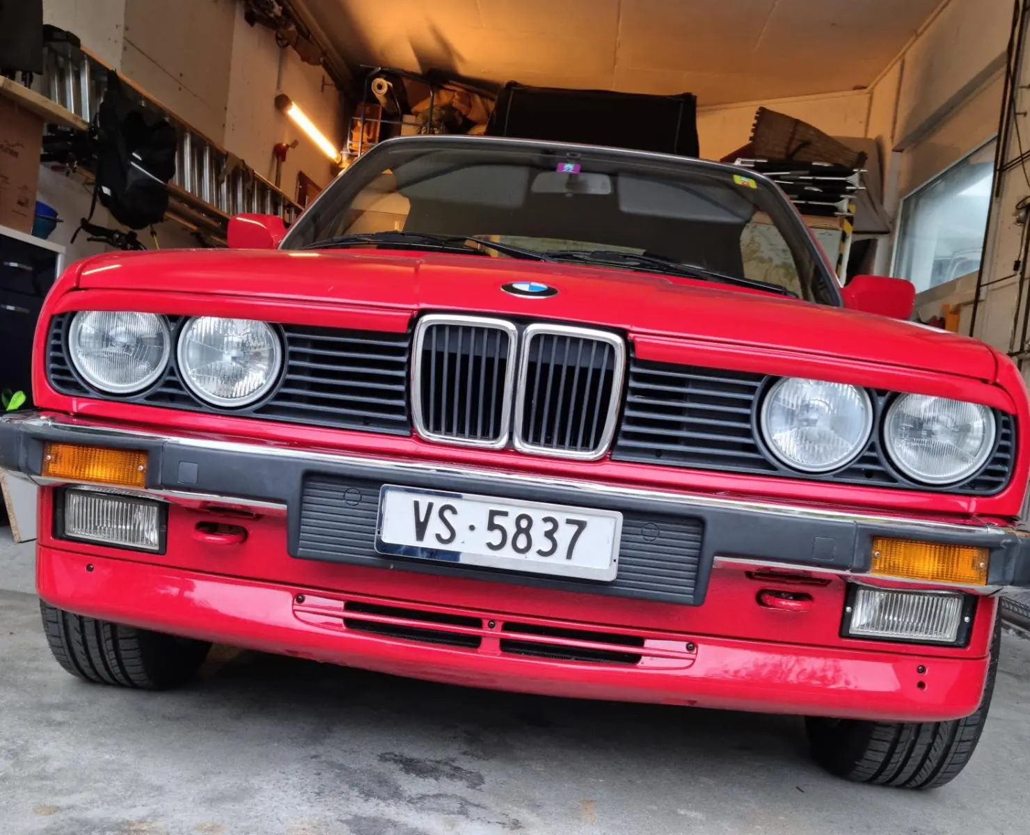 BMW 325 Cabriolet 1987 — Classique anglais au cœur bavarois, état exceptionnel — vue extérieure