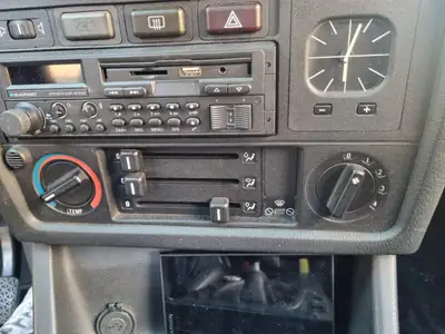 BMW 325 Cabriolet 1987 — Classique anglais au cœur bavarois, état exceptionnel — intérieur