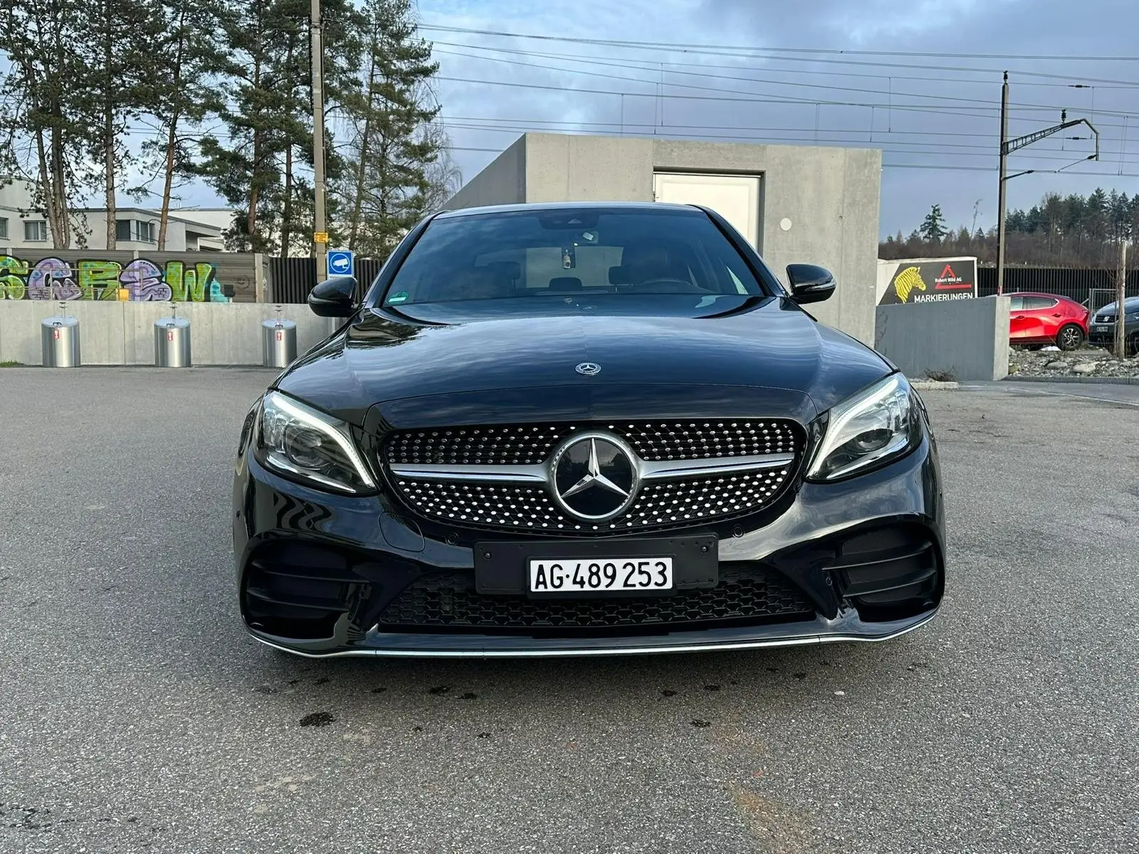 Mercedes-Benz C 300 — Berline sportive 258 ch, AMG Line, entretien régulier — vue extérieure