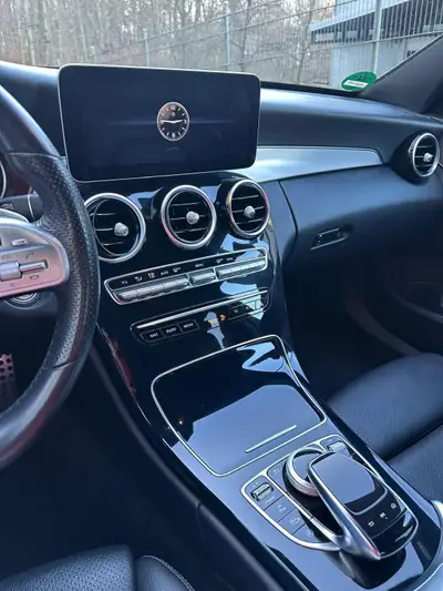 Mercedes-Benz C 300 — Berline sportive 258 ch, AMG Line, entretien régulier — détail