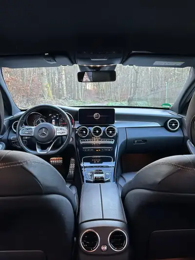 Mercedes-Benz C 300 — Berline sportive 258 ch, AMG Line, entretien régulier — intérieur