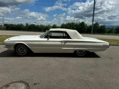 Ford Thunderbird 1966 — Cabriolet américain iconique, état impeccable — fianco
