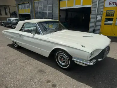 Ford Thunderbird 1966 — Cabriolet américain iconique, état impeccable — vista esterna