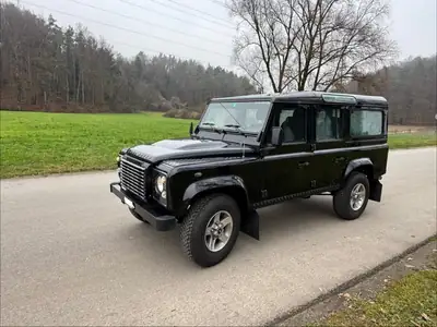 Land Rover Defender 110 TD4 — 4x4 robuste et fiable, équipement trail complet — côté