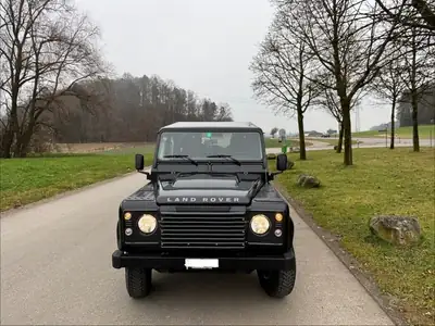 Land Rover Defender 110 TD4 — 4x4 robuste et fiable, équipement trail complet — vue extérieure