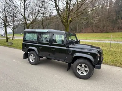 Land Rover Defender 110 TD4 — 4x4 robuste et fiable, équipement trail complet — détail