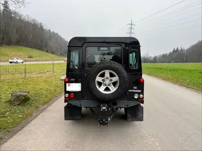 Land Rover Defender 110 TD4 — 4x4 robuste et fiable, équipement trail complet — intérieur