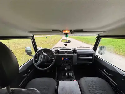 Land Rover Defender 110 TD4 — 4x4 robuste et fiable, équipement trail complet — Miniature 7