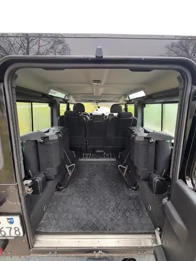 Land Rover Defender 110 TD4 — 4x4 robuste et fiable, équipement trail complet — Miniature 10