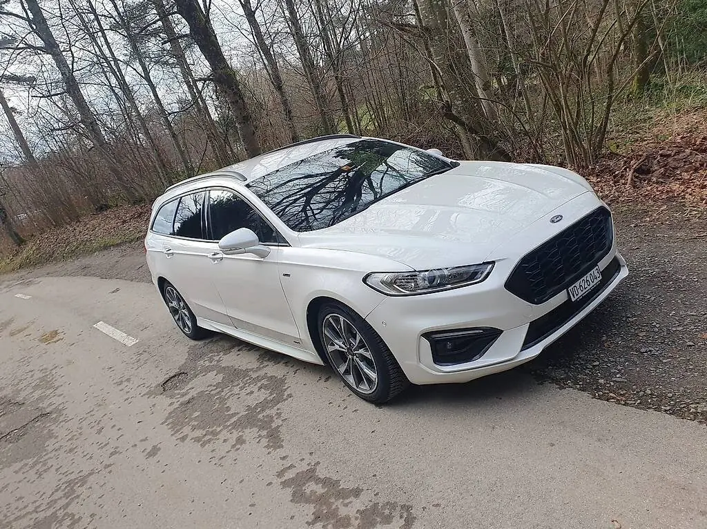 Ford Mondeo Break TDCi 190 ch — Familial spacieux, transmission automatique, 4x4 polyvalent — vista esterna