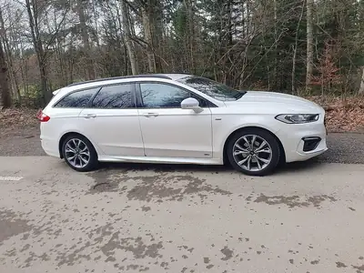 Ford Mondeo Break TDCi 190 ch — Familial spacieux, transmission automatique, 4x4 polyvalent — fianco