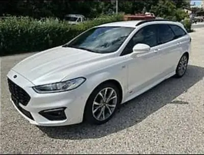 Ford Mondeo Break TDCi 190 ch — Familial spacieux, transmission automatique, 4x4 polyvalent — vista posteriore