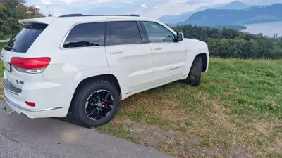 Jeep Grand Cherokee 2016 — SUV robuste 250 ch diesel, très bon état, entretien complet — Heckansicht