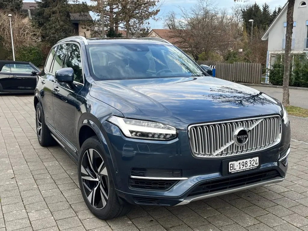 Volvo XC90 2018 — SUV 7 places hybride rechargeable, 303 ch et traction intégrale