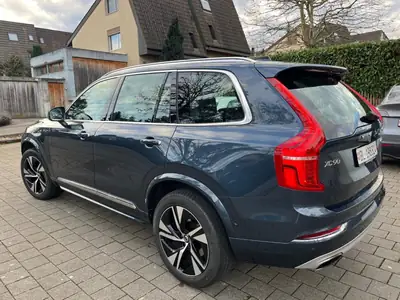 Volvo XC90 2018 — SUV 7 places hybride rechargeable, 303 ch et traction intégrale — Seitenansicht
