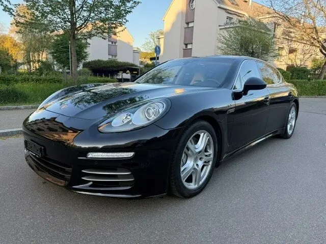 Porsche Panamera 4S — 420 ch, toit panoramique, entretien complet