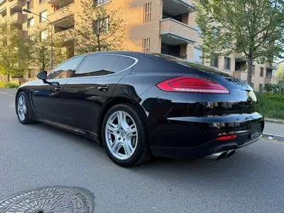 Porsche Panamera 4S — 420 ch, toit panoramique, entretien complet — intérieur