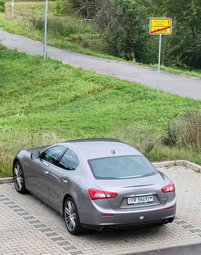 Maserati Ghibli 410 ch — Berline sportive élégante, entretien complet, très bas kilométrage — côté