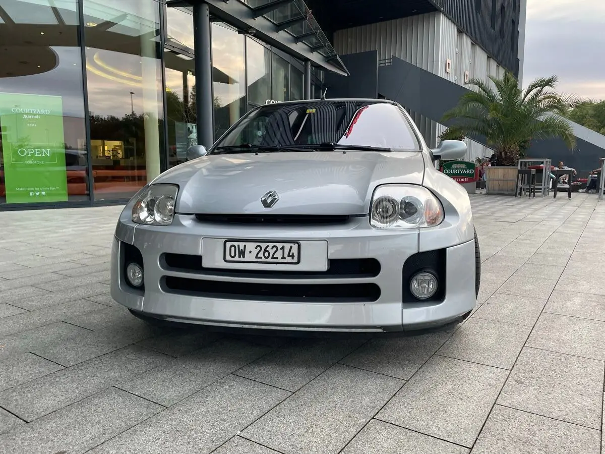 Renault Clio V6 — Berline sportive 226 ch, entièrement révisée, rare et préservée — vista esterna