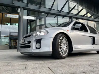 Renault Clio V6 — Berline sportive 226 ch, entièrement révisée, rare et préservée — fianco