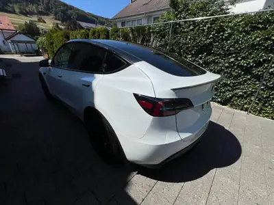 Tesla Model Y — SUV électrique haute performance, première main, 96'000 km — interni
