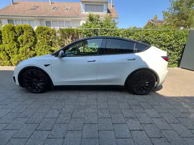 Tesla Model Y — SUV électrique haute performance, première main, 96'000 km — cruscotto