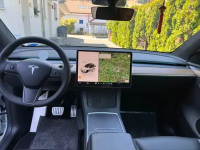 Tesla Model Y — SUV électrique haute performance, première main, 96'000 km — Miniatura 10