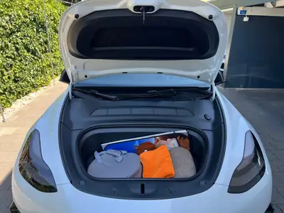 Tesla Model Y — SUV électrique haute performance, première main, 96'000 km — Miniatura 15