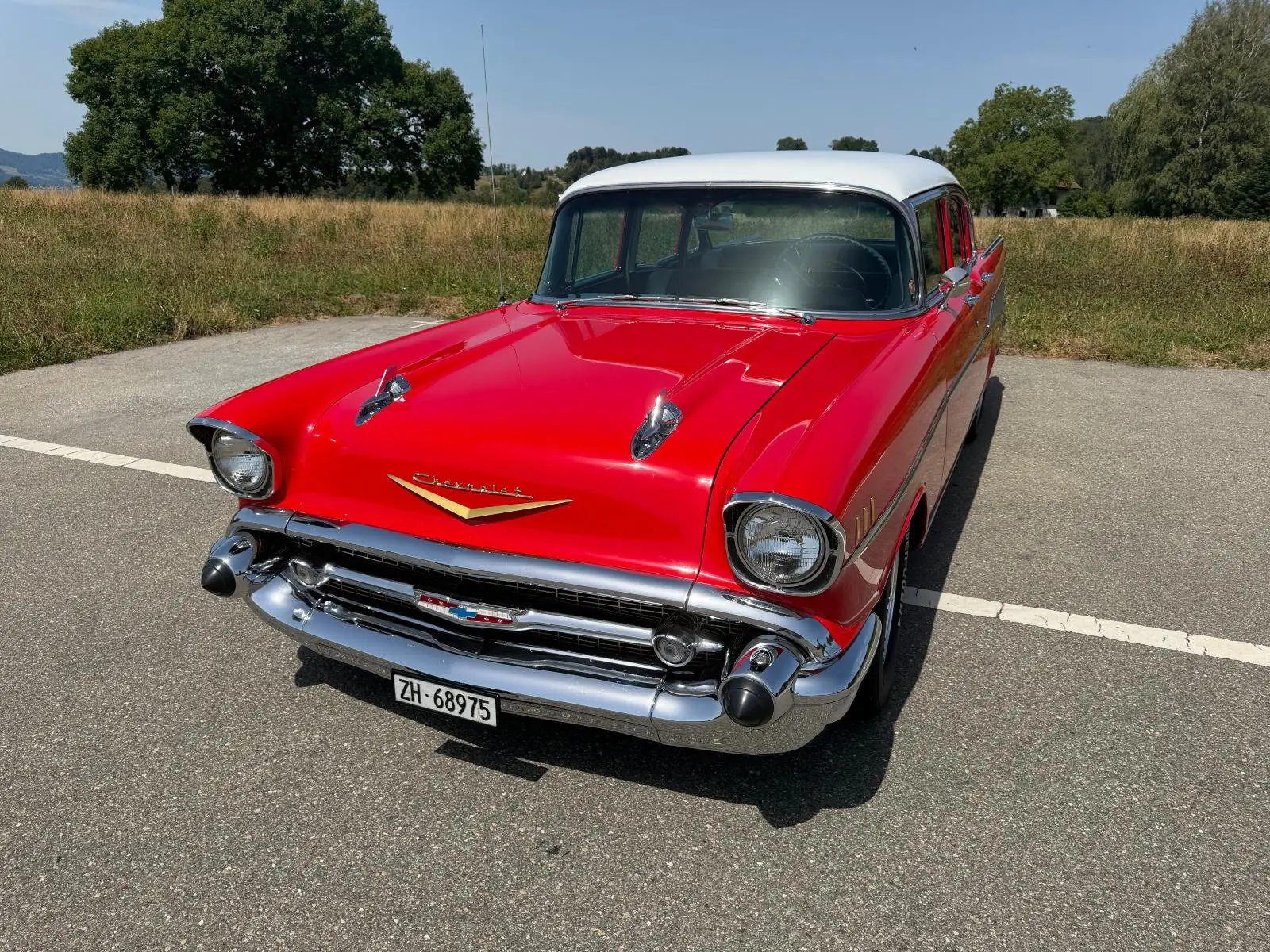 Chevrolet Bel Air 1957 — Berline de légende entièrement restaurée, rouge éclatant