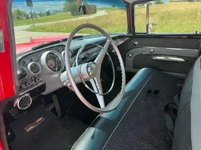 Chevrolet Bel Air 1957 — Berline de légende entièrement restaurée, rouge éclatant — Miniatura 8