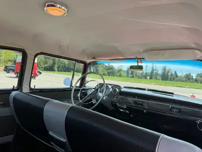 Chevrolet Bel Air 1957 — Berline de légende entièrement restaurée, rouge éclatant — Miniatura 10