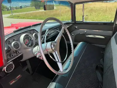 Chevrolet Bel Air 1957 — Berline de légende entièrement restaurée, rouge éclatant — Miniatura 11