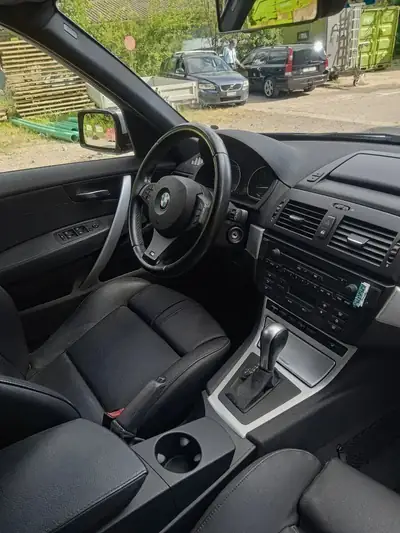 BMW X3 3.0sd — SUV premium diesel, 145'000 km, entretien garage complet — Innenraum
